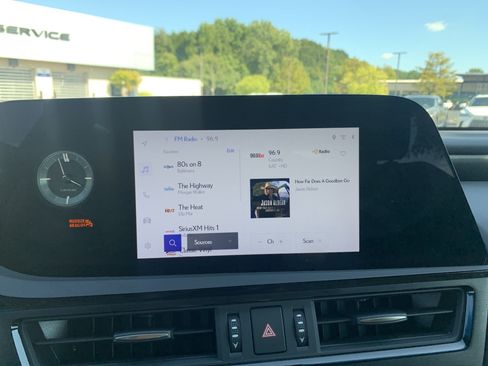 Used 2025 Lexus ES 350 w/ Premium Package FWD image 23