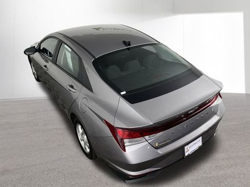 Used 2023 Hyundai Elantra SE w/ Preferred Accessory Package image 37
