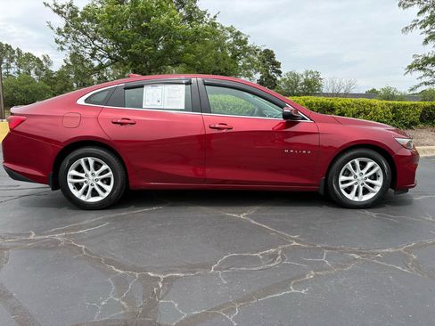 Used 2017 Chevrolet Malibu LT FWD image 10
