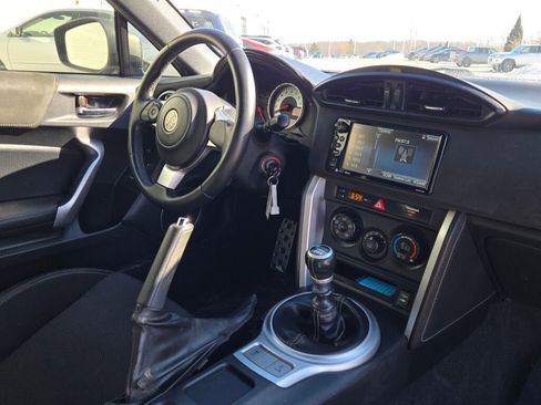 Used 2017 Toyota 86 image 7