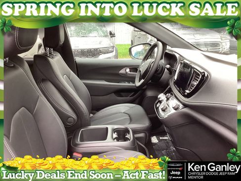 New 2026 Chrysler Pacifica Select image 20