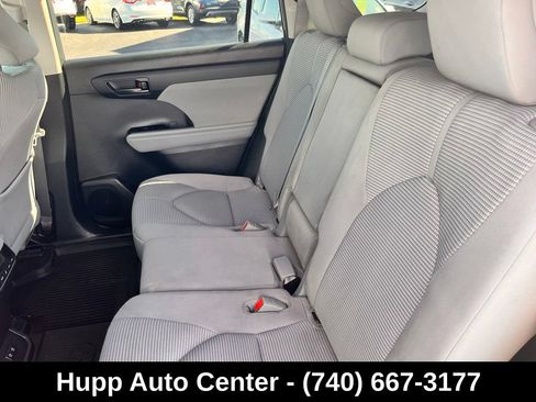 Used 2020 Toyota Highlander LE AWD/4WD image 10