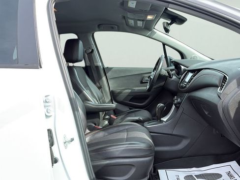 Used 2020 Chevrolet Trax LT w/ Redline Edition image 11