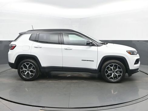 Used 2025 Jeep Compass Limited image 6