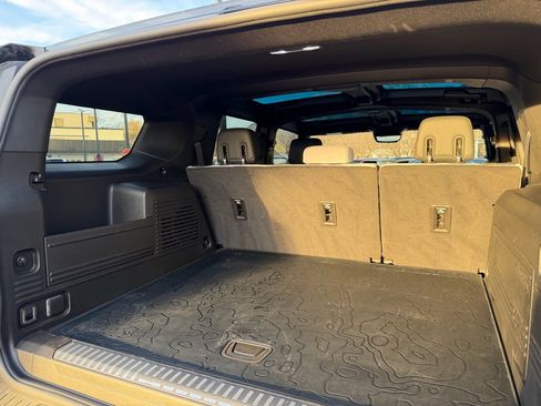 Used 2024 GMC Hummer EV 3X w/ LPO, Illumination Package image 36