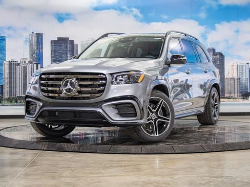 Used 2026 Mercedes-Benz GLS 450 4MATIC image 2