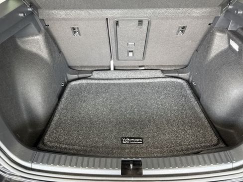 Used 2025 Volkswagen Taos SE w/ Panoramic Sunroof Package FWD image 25
