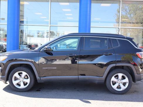 Used 2018 Jeep Compass Latitude w/ Popular Equipment Group AWD/4WD image 2