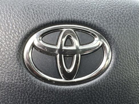 Used 2018 Toyota RAV4 XLE image 30