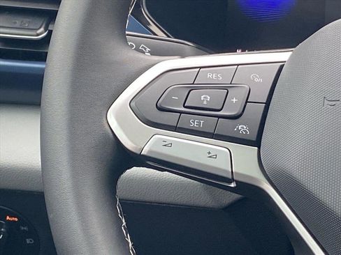 Certified 2023 Volkswagen Taos SE w/ Panoramic Sunroof Package image 7