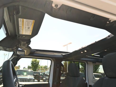 Used 2025 Jeep Wrangler Unlimited Sahara w/ Safety Group AWD/4WD image 28