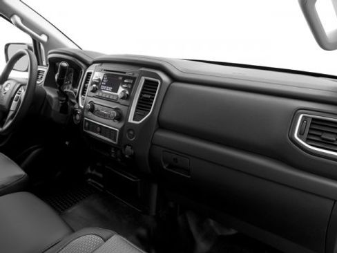 Used 2017 Nissan Titan S image 19