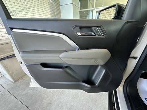Used 2026 Chevrolet Colorado ZR2 w/ Technology Package AWD/4WD image 23