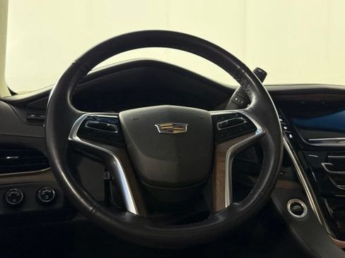 Used 2019 Cadillac Escalade Luxury AWD/4WD image 23