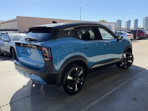 Used 2025 Nissan Kicks SR image 4