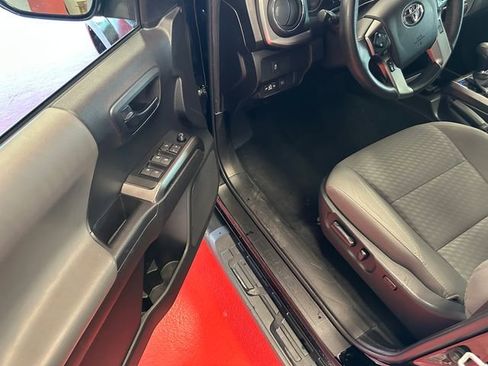Used 2023 Toyota Tacoma SR5 AWD/4WD image 9