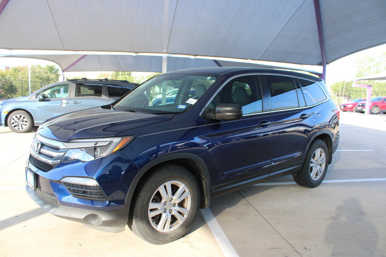 Used 2016 Honda Pilot LX image 1