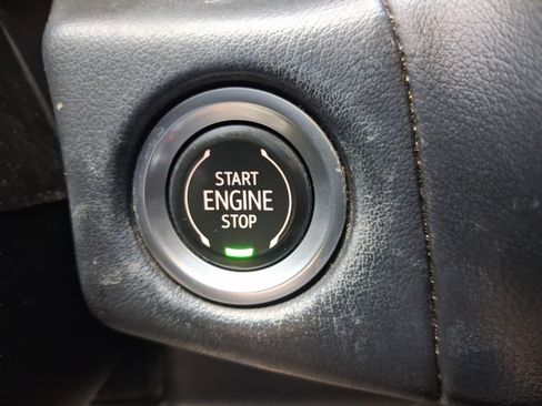 Used 2022 Chevrolet Tahoe Z71 w/ Luxury Package AWD/4WD image 15