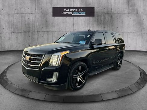 Used 2016 Cadillac Escalade Luxury image 3
