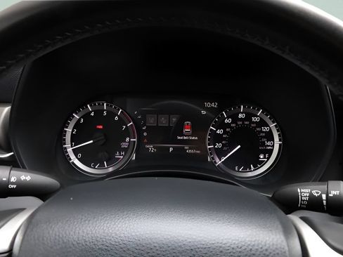 Used 2023 Toyota Highlander LE AWD/4WD image 35