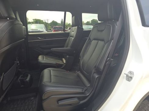 Certified 2025 Jeep Grand Cherokee L Limited AWD/4WD image 28