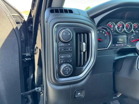 Used 2019 Chevrolet Silverado 1500 LT Trail Boss AWD/4WD image 11