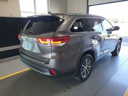 Used 2018 Toyota Highlander XLE image 4