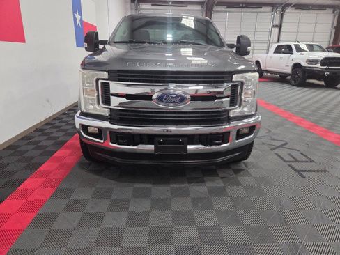 Used 2017 Ford F250 XLT w/ XLT Value Package AWD/4WD image 4
