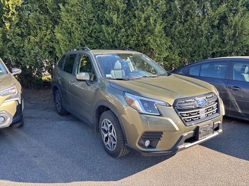 Used 2023 Subaru Forester Premium AWD/4WD image 2