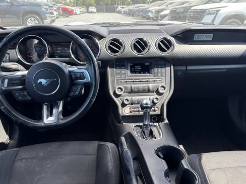 Used 2016 Ford Mustang Convertible RWD image 4