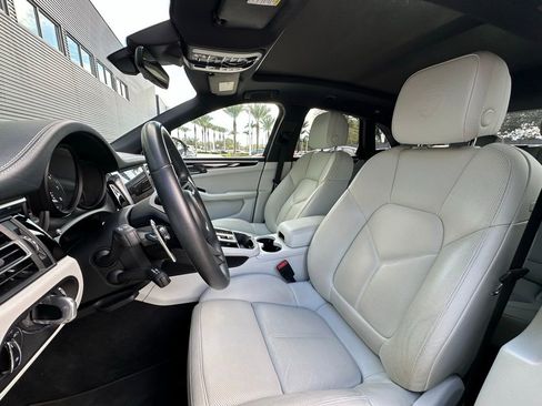 Used 2022 Porsche Macan image 5