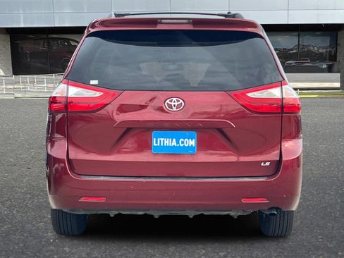 Used 2017 Toyota Sienna LE image 8