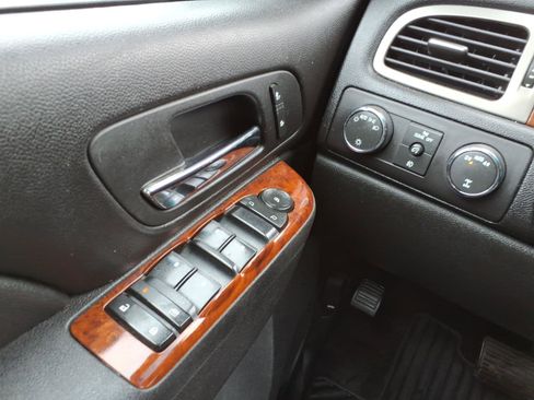 Used 2013 GMC Yukon XL SLT image 19