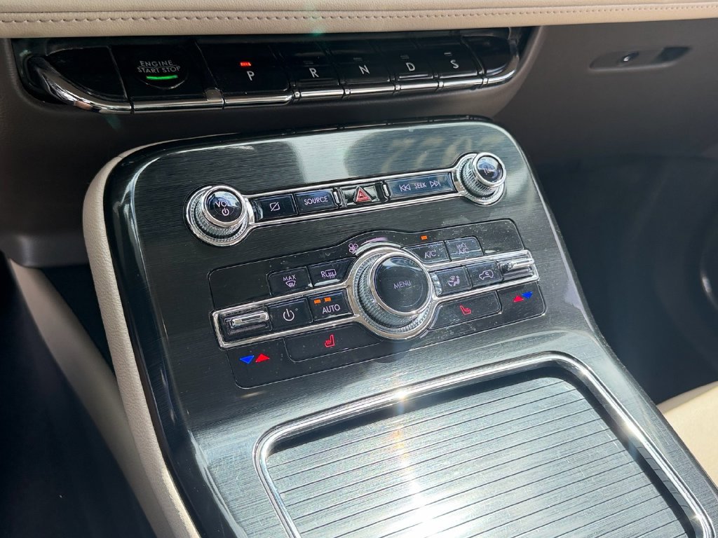 Used 2022 Lincoln Nautilus FWD w/ Premium Package image 20