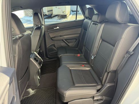 Used 2022 Volkswagen Atlas Cross Sport SE image 4