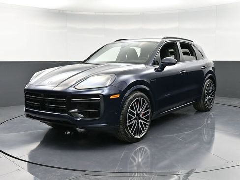New 2025 Porsche Cayenne Turbo AWD/4WD image 6