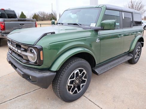 New 2025 Ford Bronco Outer Banks image 11