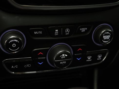 Used 2019 Jeep Cherokee Limited AWD/4WD image 10