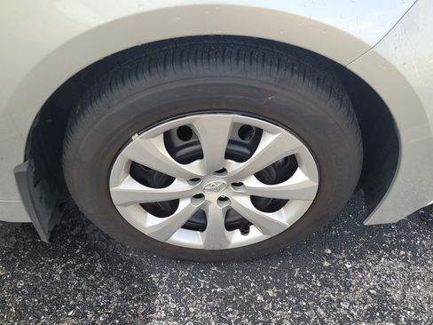 Used 2025 Toyota Corolla LE FWD image 10