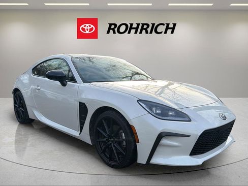 Used 2024 Toyota GR86 Premium image 4