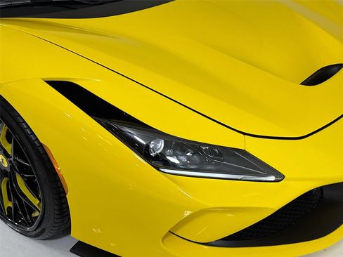 Used 2022 Ferrari F8 Tributo image 40