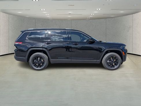 New 2026 Jeep Grand Cherokee L 4WD image 3