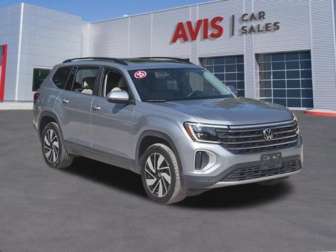 Used 2025 Volkswagen Atlas SE FWD image 3