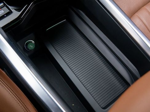 Used 2022 Audi e-tron Premium Plus w/ Premium Plus Package image 25