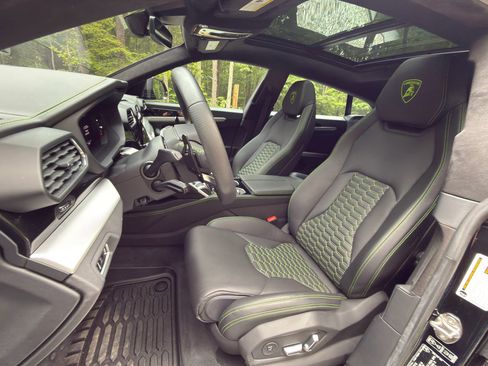 Used 2020 Lamborghini Urus AWD/4WD image 11