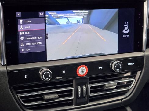 Used 2025 Porsche Macan image 21