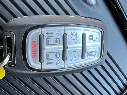 New 2027 Chrysler Pacifica Limited FWD image 51