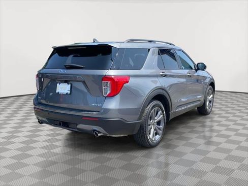Used 2022 Ford Explorer XLT w/ Equipment Group 202A AWD/4WD image 7