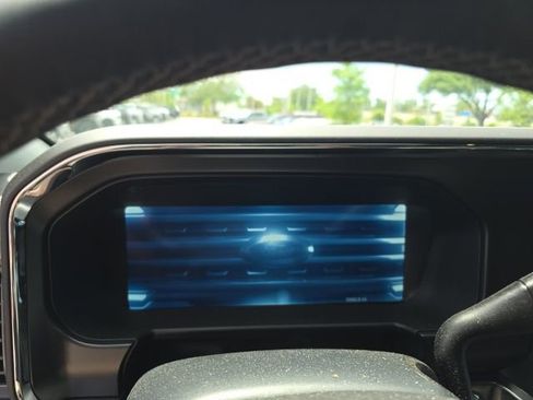 Used 2025 Ford F250 Lariat w/ Black Appearance Package image 9