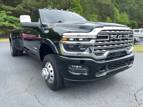 Used 2025 RAM 3500 Limited AWD/4WD image 3